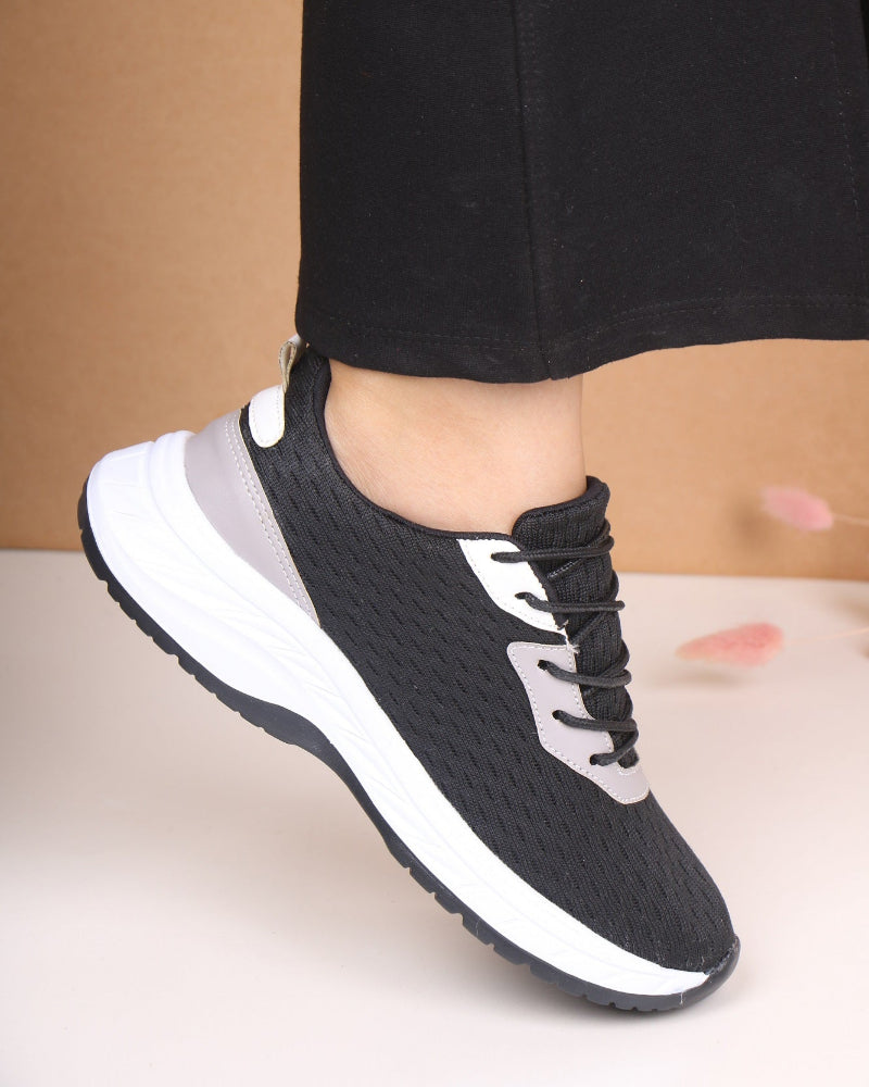 Meva Sneaker
