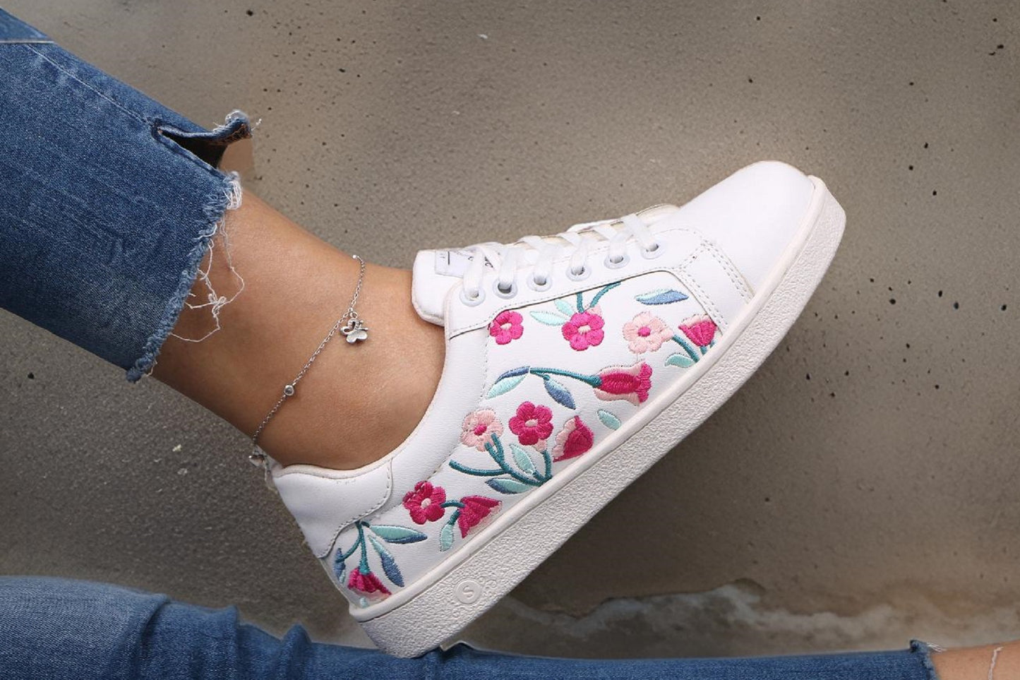 Women's Sneaker - 2075