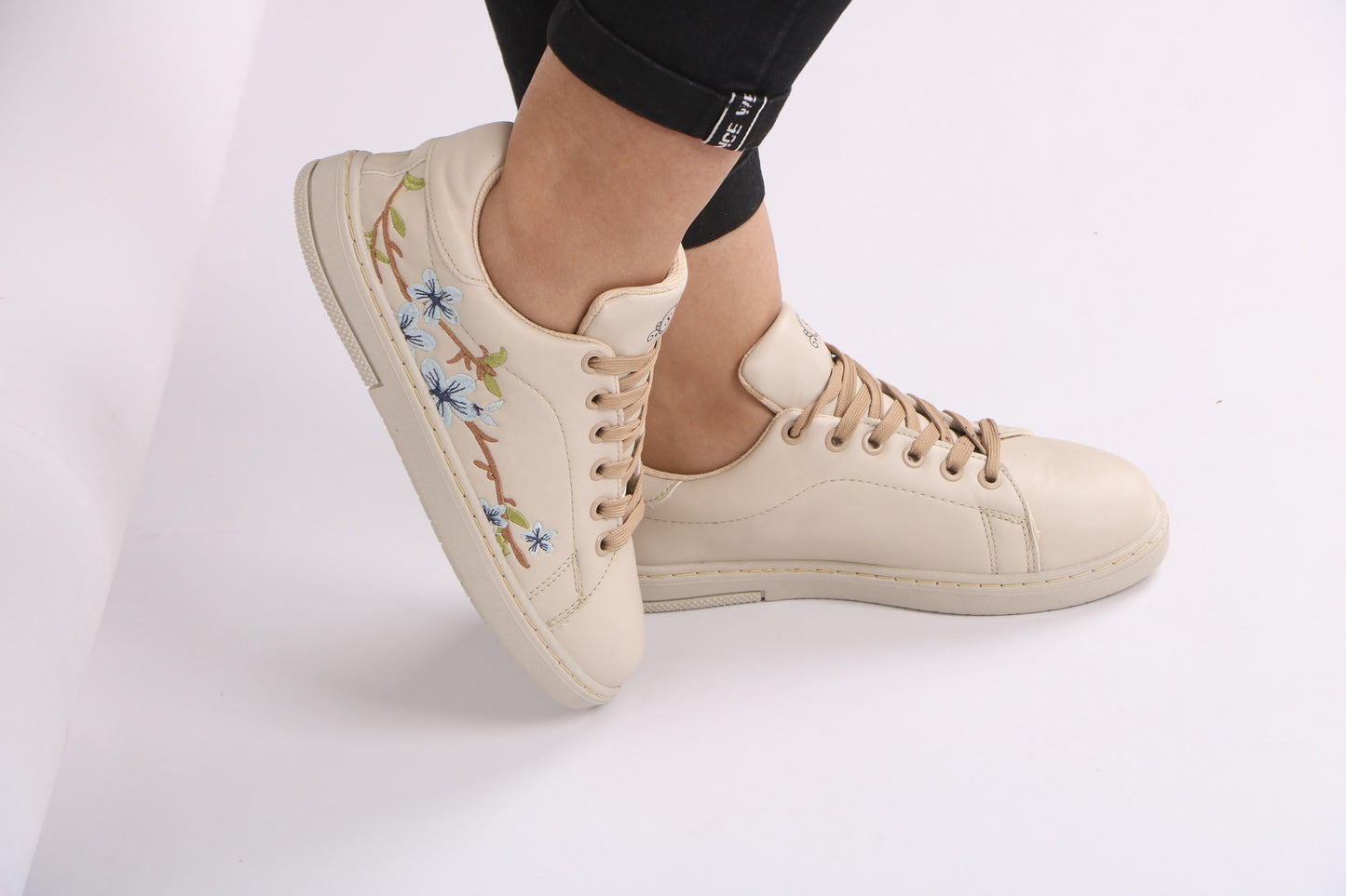 Women's Sneaker - 4019M