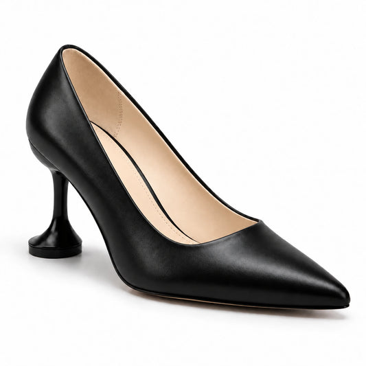 Women's black classic pump heel with beige lining