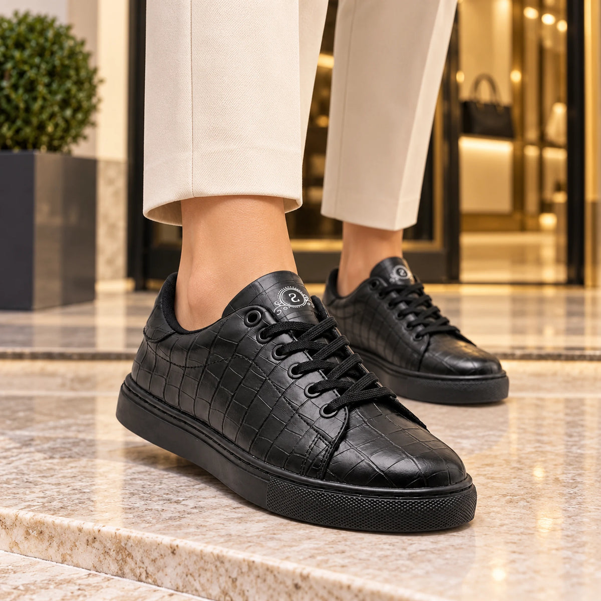 Shoppingooo 2016 black croc lace-up sneakers indoor lifestyle