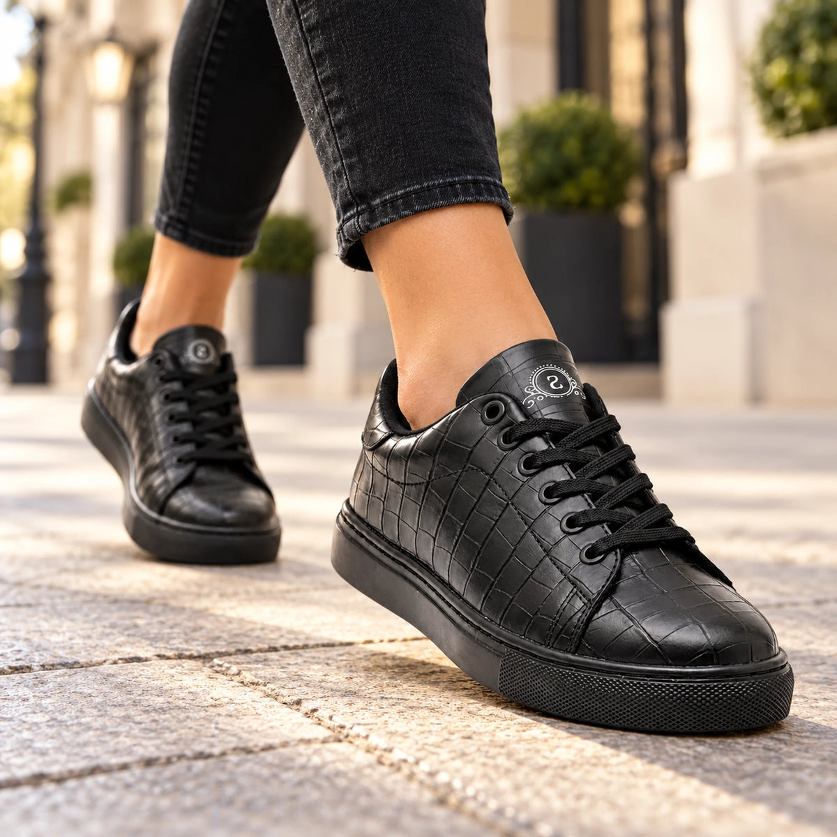 Shoppingooo 2016 black croc lace-up sneakers elegant styling