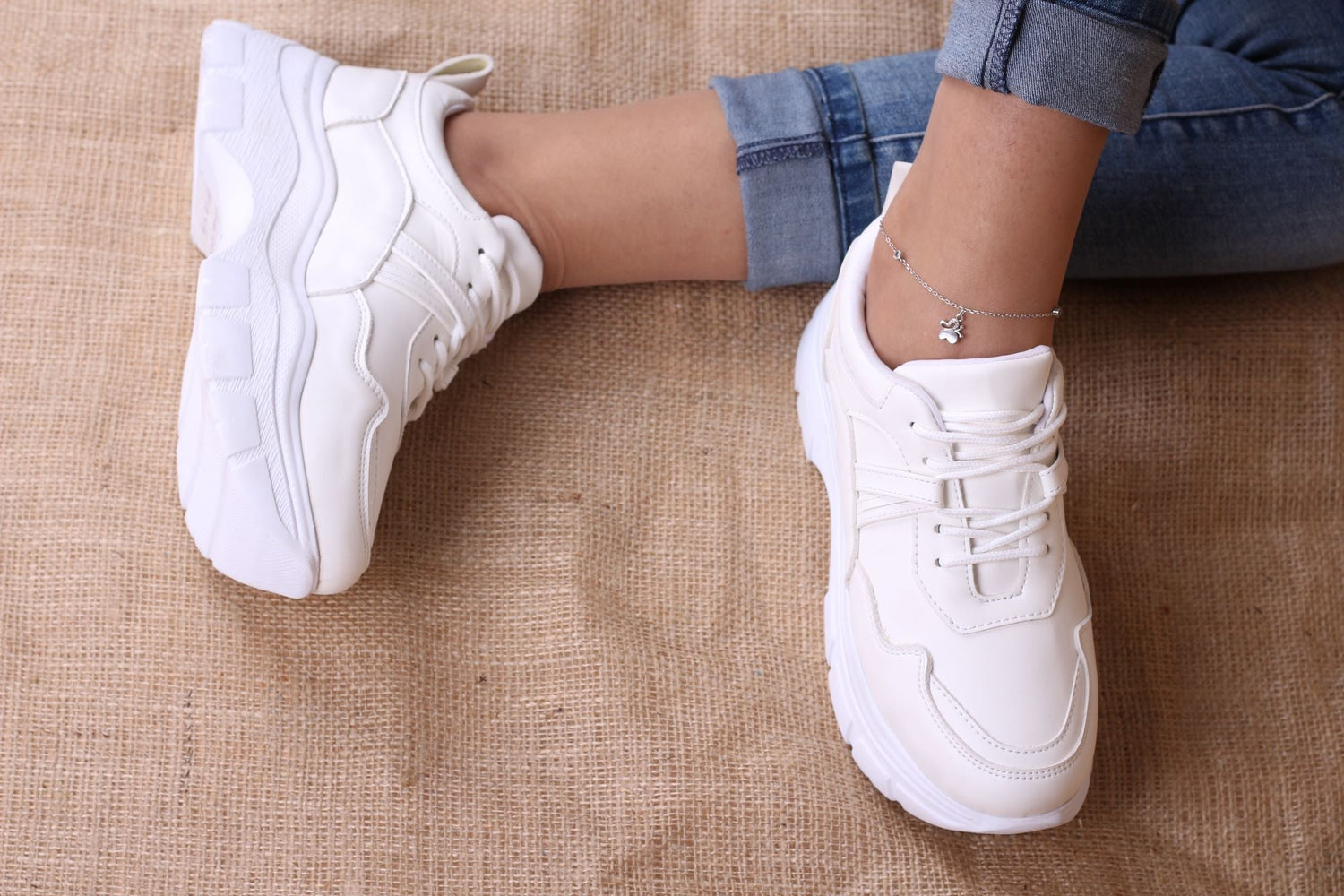 Women's white leather high-sole sneakers. Lightweight sneakers for ease of movement designed to the satisfaction of all customers. solid template. Buy now stylish and comfortable sneakers from shoppingooo, suitable for all occasions