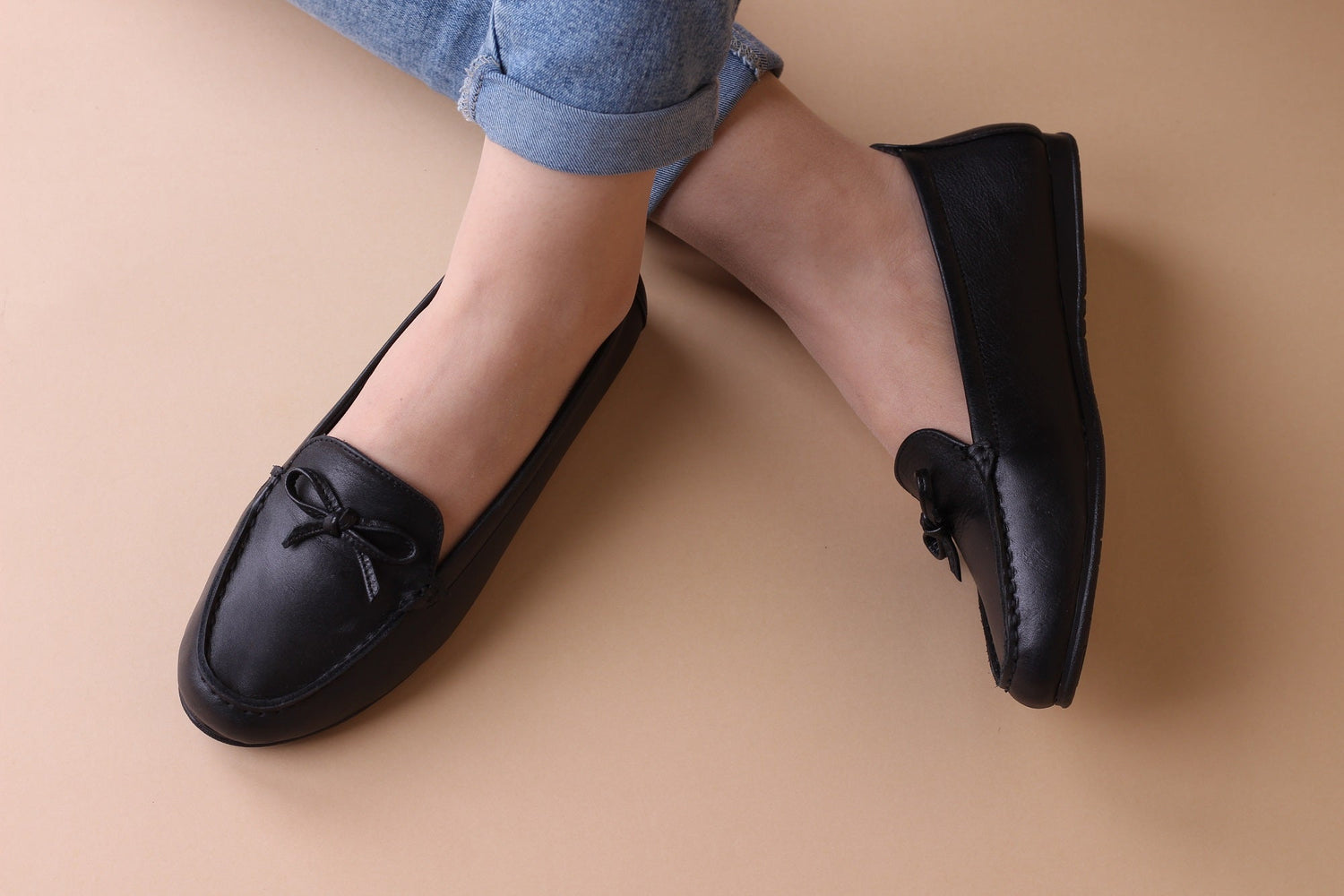 Black women's genuine leather shoes with a simple front bow