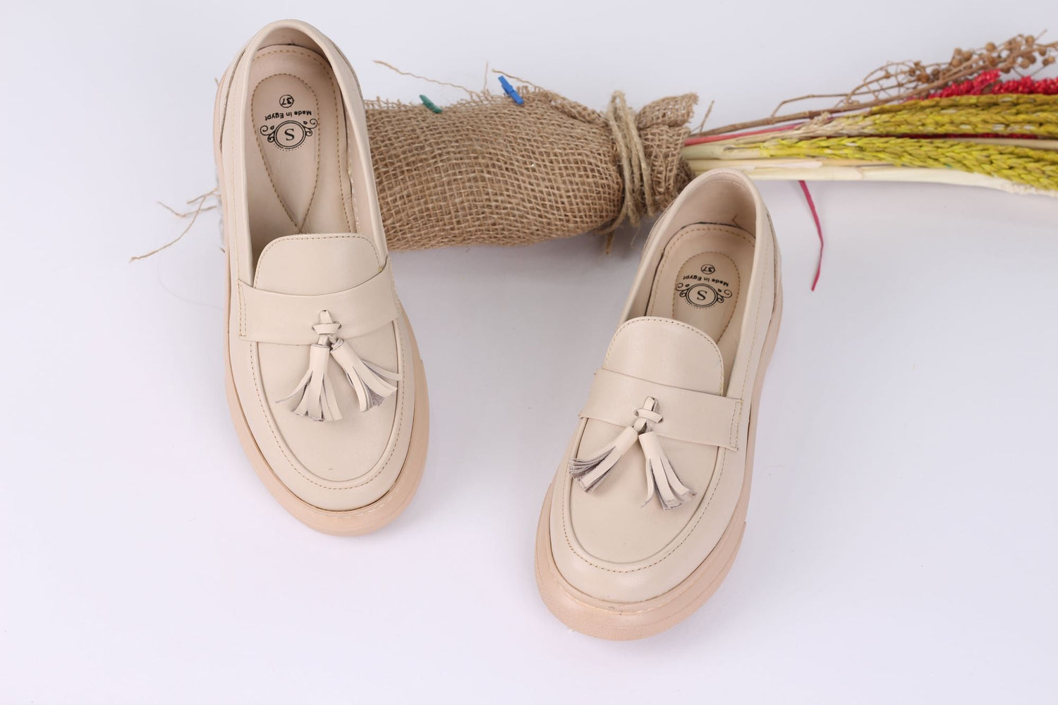 Beige genuine leather shoes in a modern and attractive way for long walks without fatigue from shoppingooo
