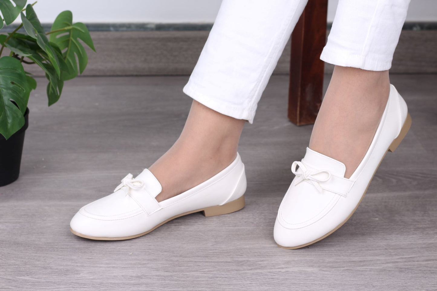 Comfortable and soft white loafer women's shoes, excellent material