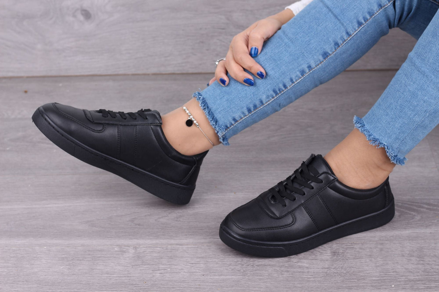 Sneakers women's black leather, plain. Simple sneakers suitable for all occasions.