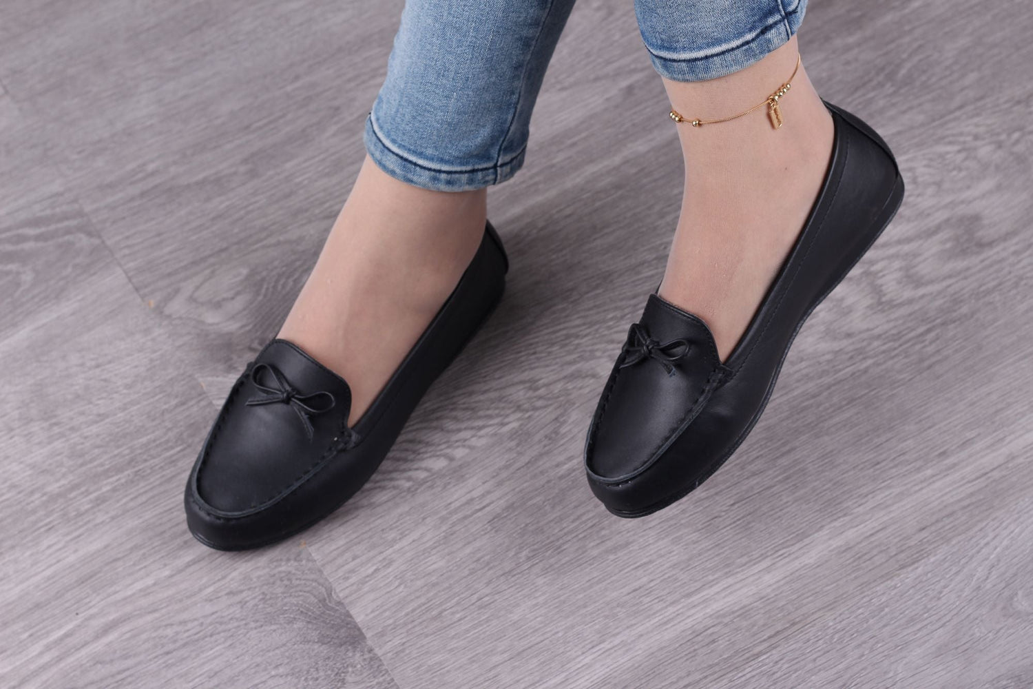 Very elegant black genuine leather shoes from shoppingooo